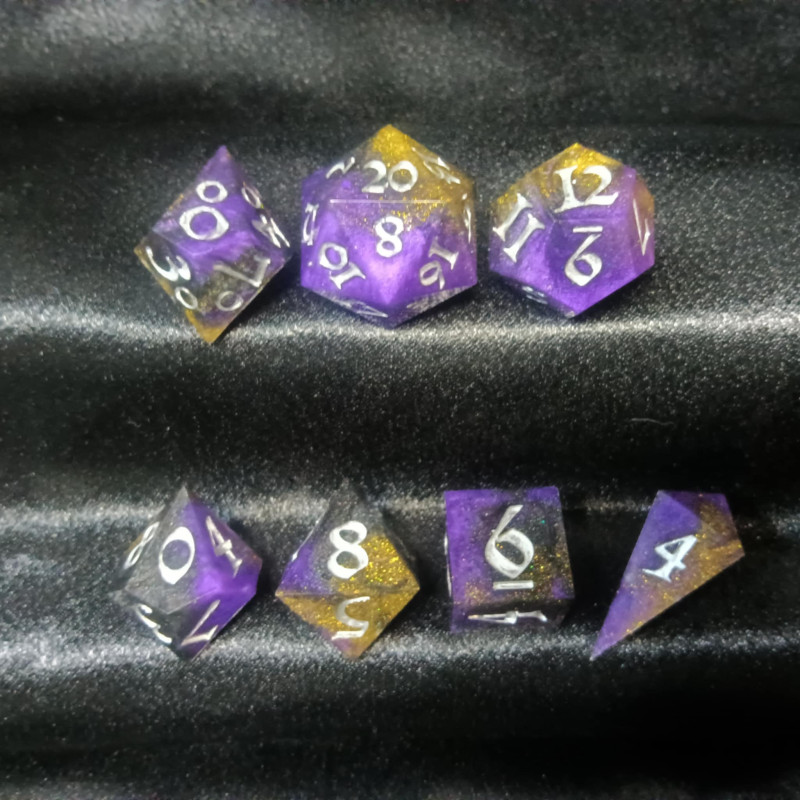 Queen’s Gambit – Signature Purple-Gold Dice Set | BuyDice.ca Queen’s Gambit – Signature Purple-Gold Dice Set | BuyDice.ca